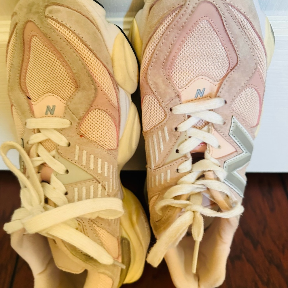 New Balance Women's pink Sneakers Women’s 10 Pink Sand 9060 excellent condition - Picture 2 of 9